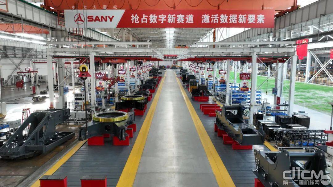 浙江三一裝備履帶起重機(jī)5G工廠 互聯(lián)網(wǎng)信息服務(wù)賦能智能制造新未來(lái)