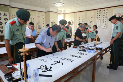 銀霞映照擁軍心，翰墨寄寓魚(yú)水情——寧夏老干部活動(dòng)中心送書(shū)法進(jìn)軍營(yíng)活動(dòng)紀(jì)實(shí)