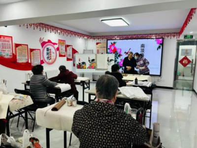 墨香重現(xiàn)鄰里情 南頂路社區(qū)書法繪畫班正式復(fù)課組織文化藝術(shù)交流活動(dòng)